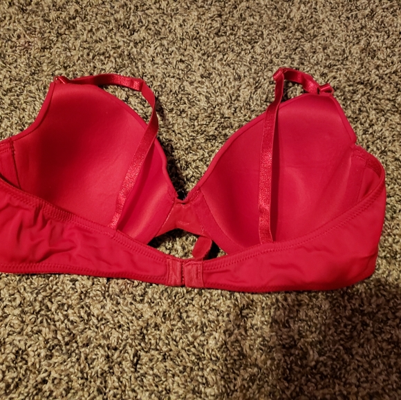Red bra 34B - Picture 2 of 3